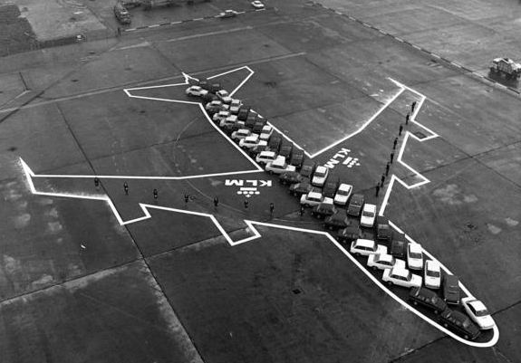 大飞机到底有多大？照片可能骗了你，一个足球场无法装下