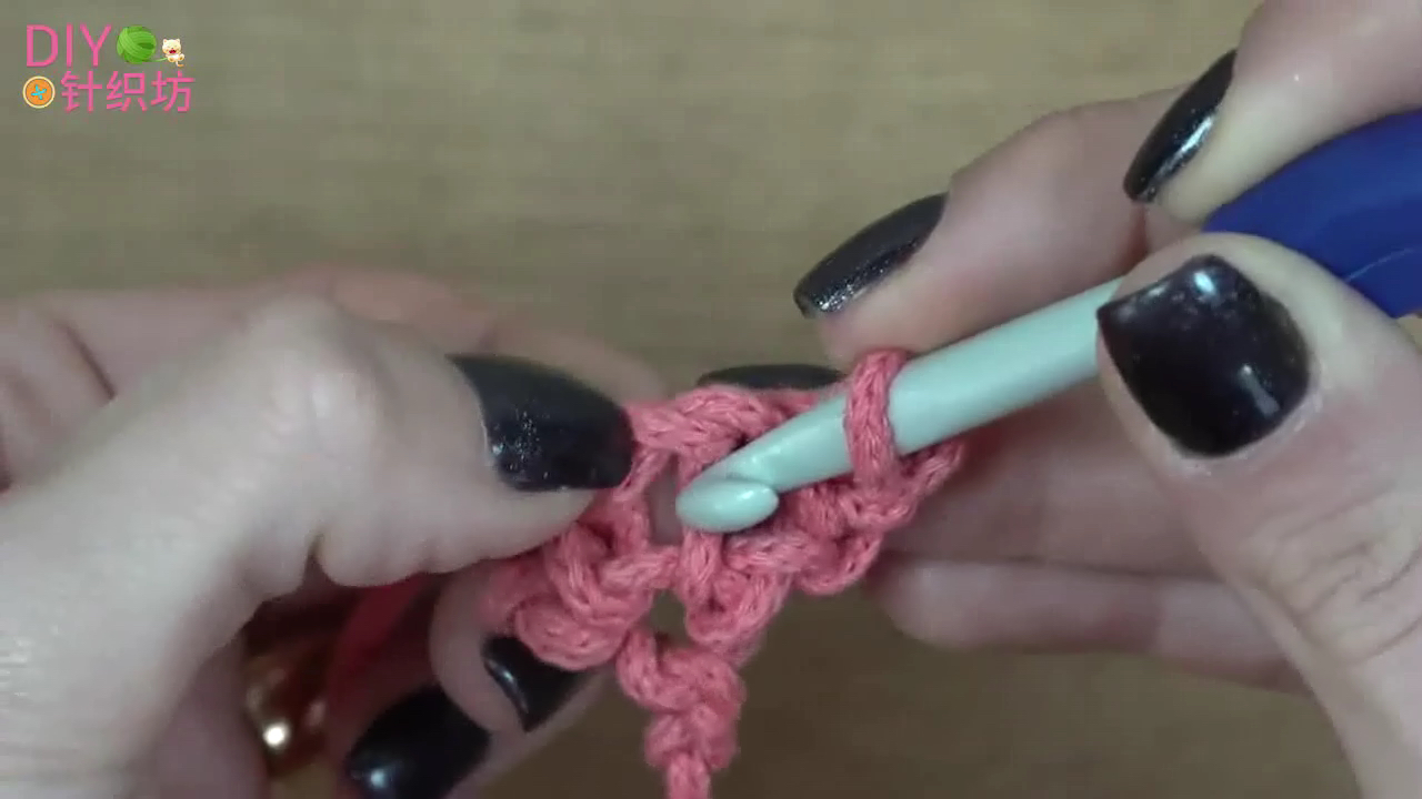 钩针编织三角围巾教程,钩针编织三角围巾视频教程