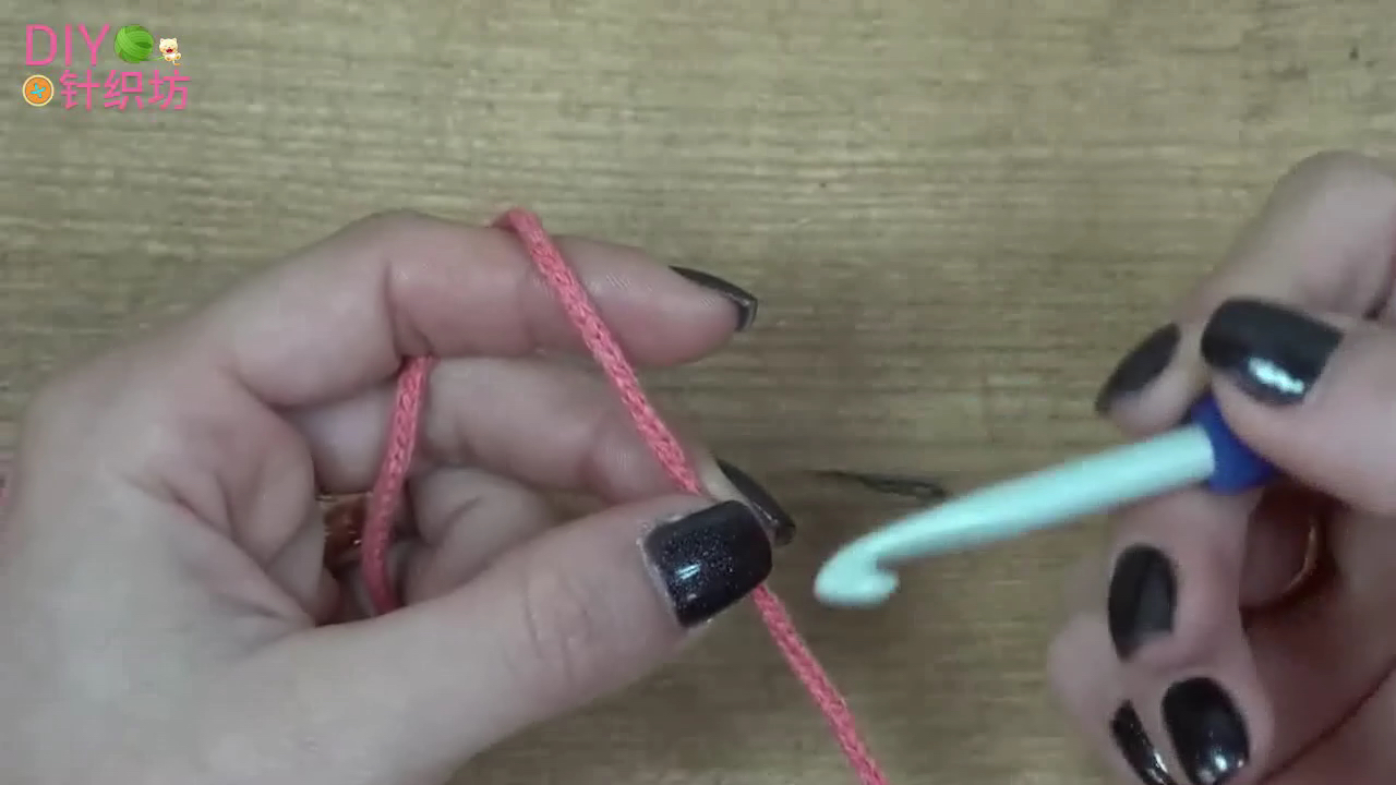 钩针编织三角围巾教程,钩针编织三角围巾视频教程