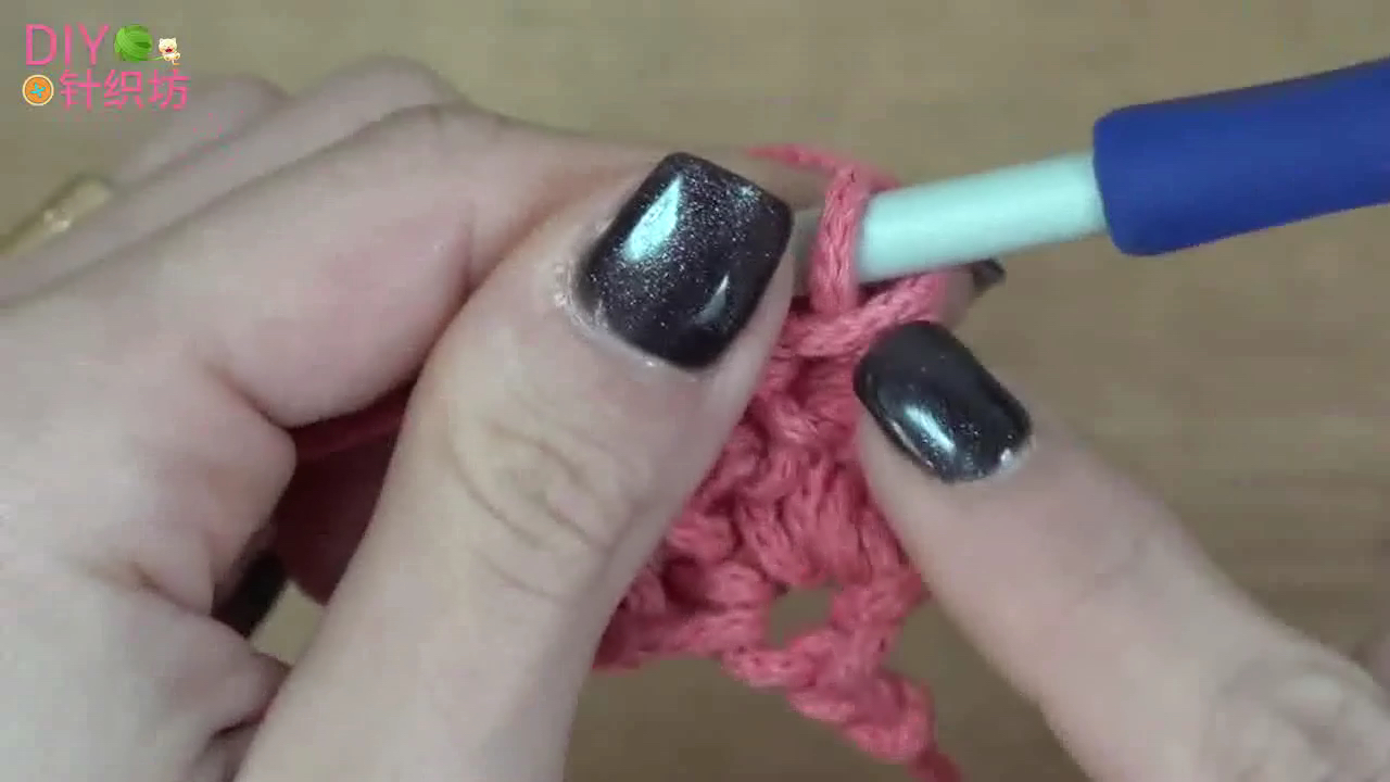 钩针编织三角围巾教程,钩针编织三角围巾视频教程