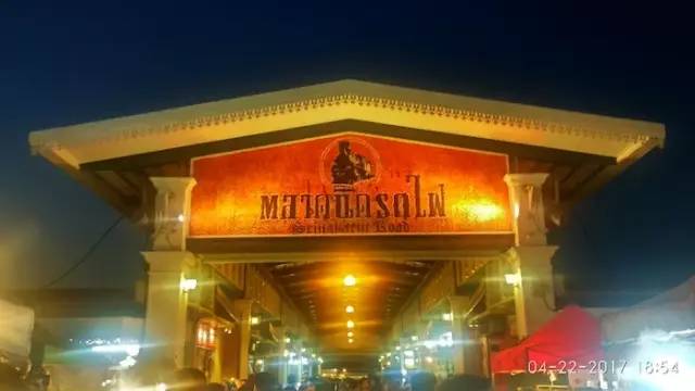 曼谷必去的夜市,曼谷joddfairs火车头夜市