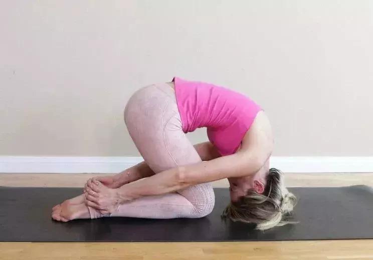 女人每天100个排毒养颜健身动作,懒人练什么动作可以紧致皮肤