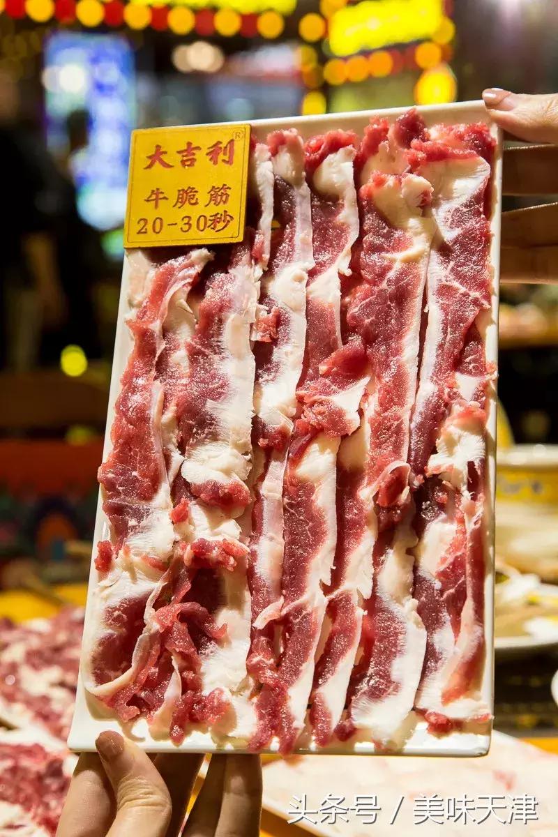 排队上千人的火锅店,单日排队8万人的火锅