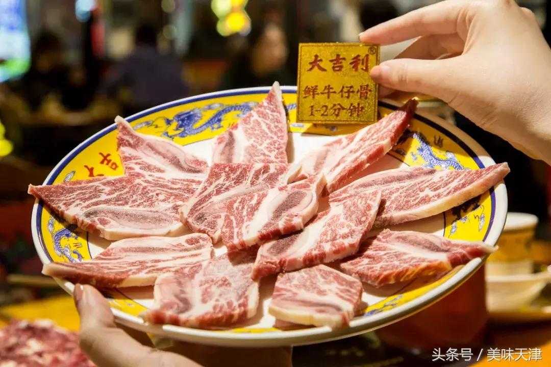 排队上千人的火锅店,单日排队8万人的火锅