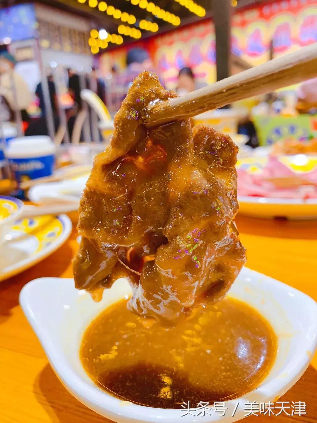 排队上千人的火锅店,单日排队8万人的火锅