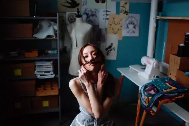 总有一天你会在城市的每个角落听到这首《房间》