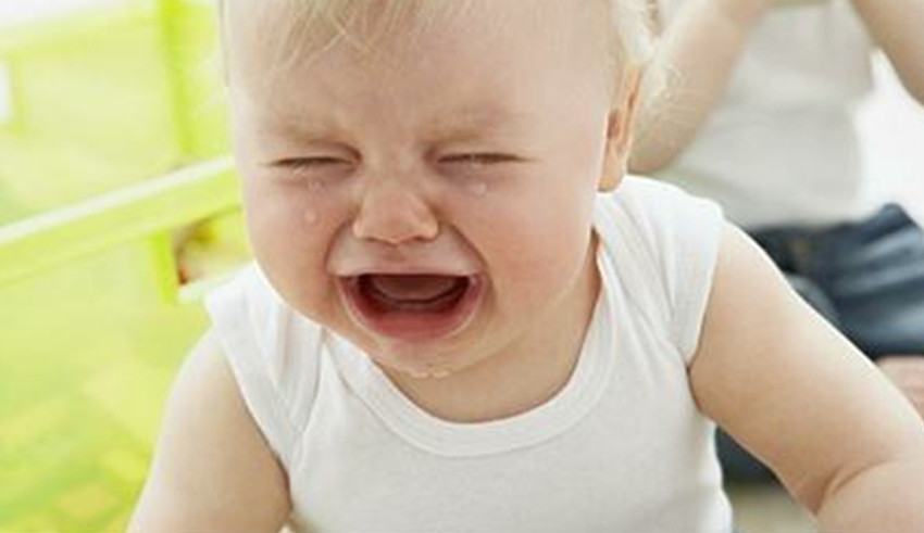 宝宝不小心摔跤了大人怎么做正确,宝宝不小心摔倒了擦什么药