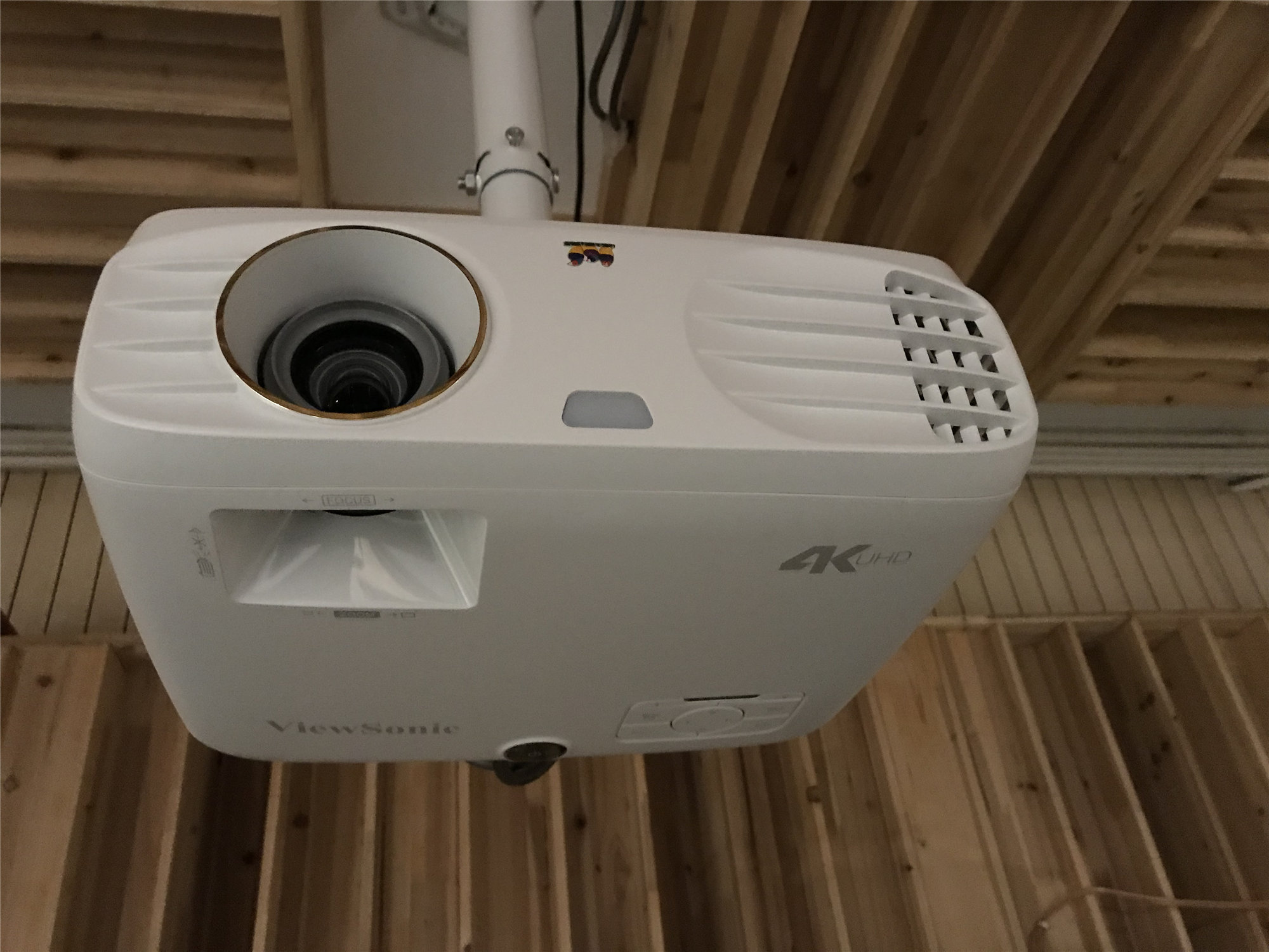 原来低端4K也可以这样碾压1080P-4KDLP投影机是否值得购买?