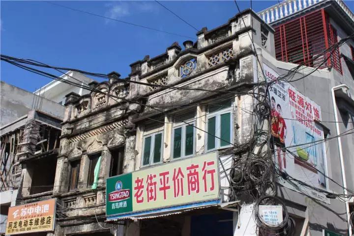 一座悬崖一所房子,一座悬崖上的城市