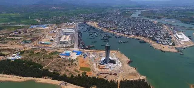 一座悬崖一所房子,一座悬崖上的城市