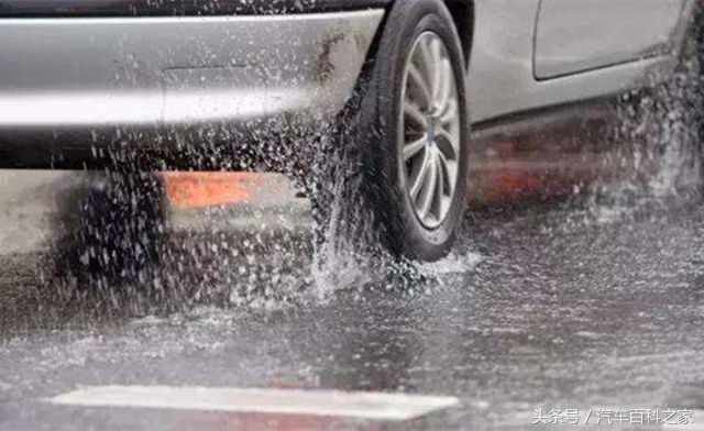 行驶中ABS灯亮突然亮起,poloabs灯亮了能继续行驶么