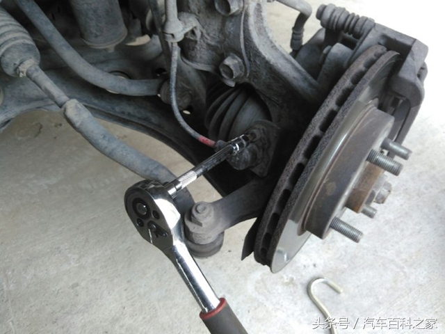 行驶中ABS灯亮突然亮起,poloabs灯亮了能继续行驶么