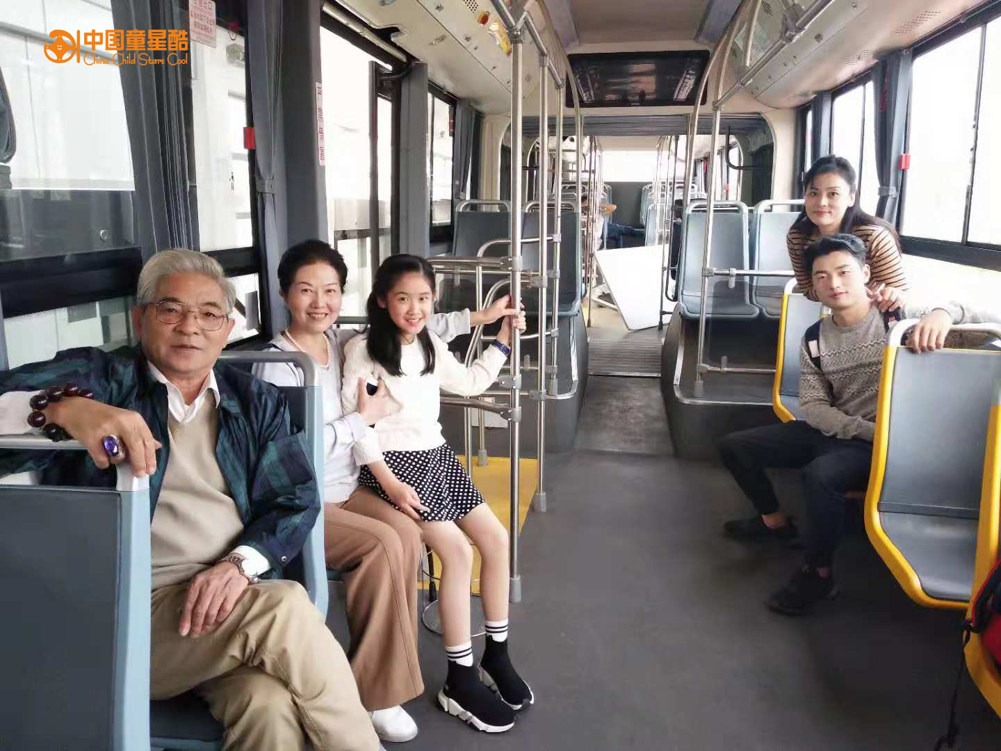 童星酷演员太疯狂，不到三个月再拍新片，颜值实力看得见！