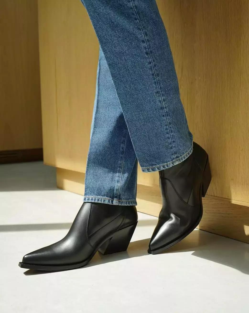 这个冬天的靴子,5款人气短靴时髦好看穿着又舒适