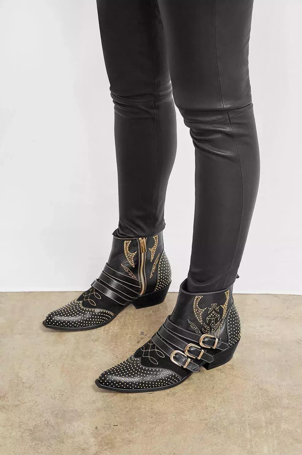 这个冬天的靴子,5款人气短靴时髦好看穿着又舒适