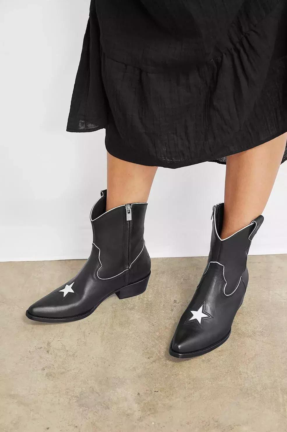 这个冬天的靴子,5款人气短靴时髦好看穿着又舒适