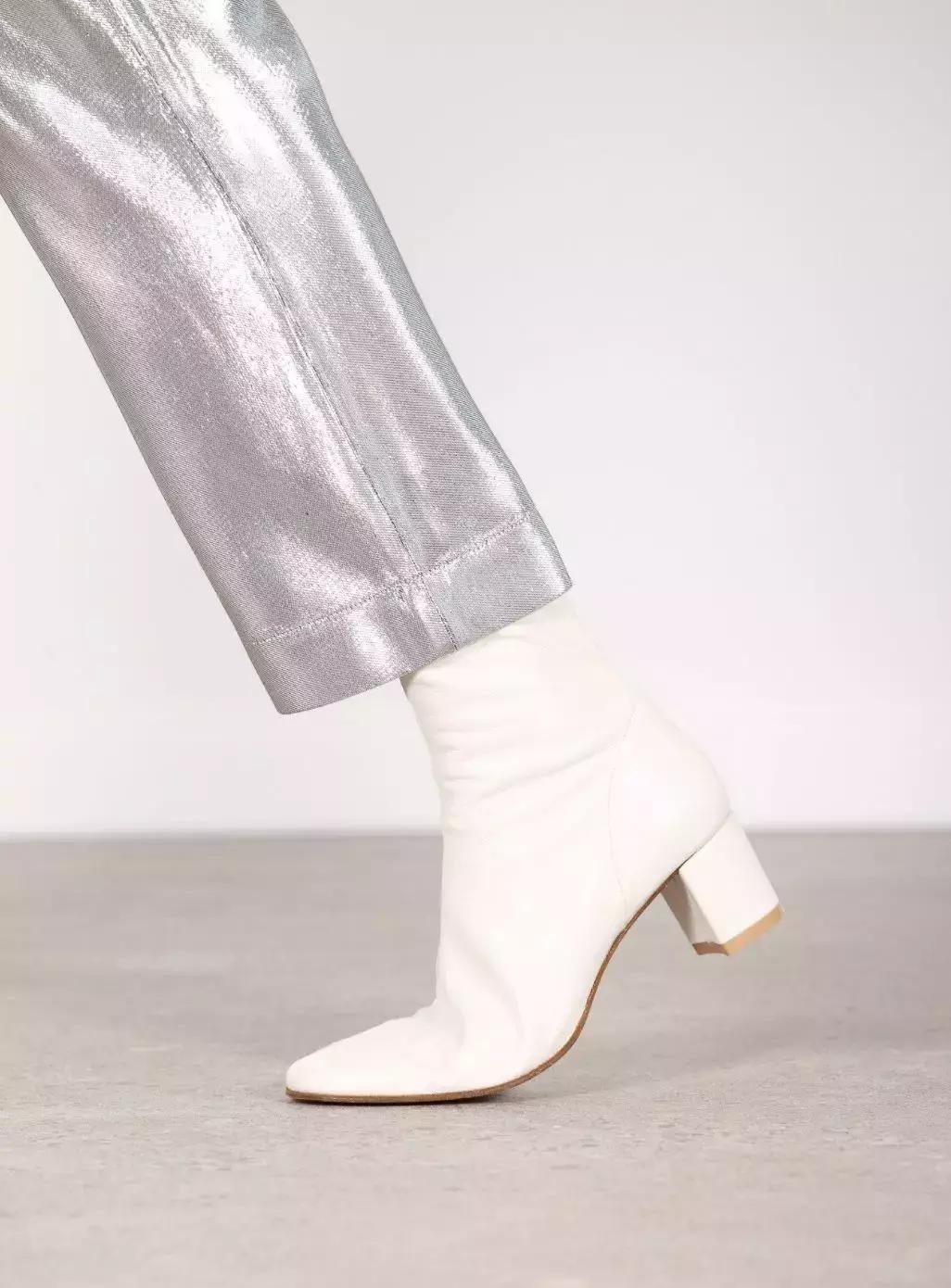 这个冬天的靴子,5款人气短靴时髦好看穿着又舒适