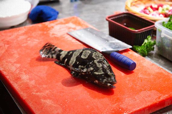 逆天！魔都这家“火锅界Cartier”按身高差打折，差的越多越便宜