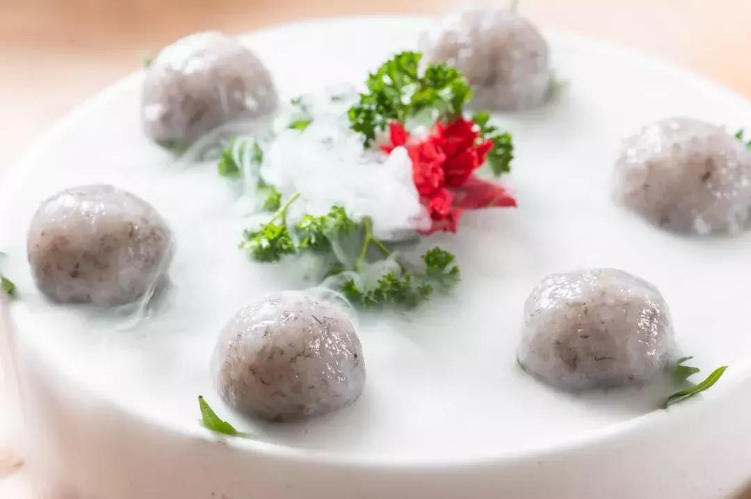 逆天！魔都这家“火锅界Cartier”按身高差打折，差的越多越便宜