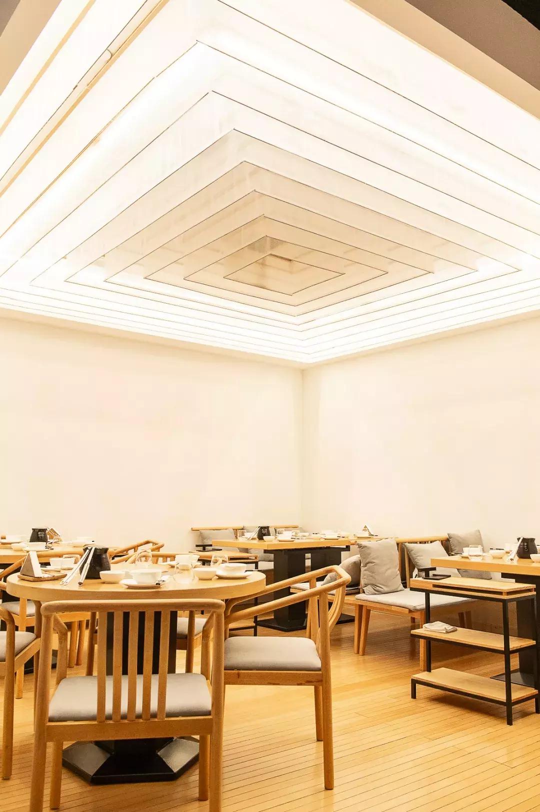 逆天！魔都这家“火锅界Cartier”按身高差打折，差的越多越便宜