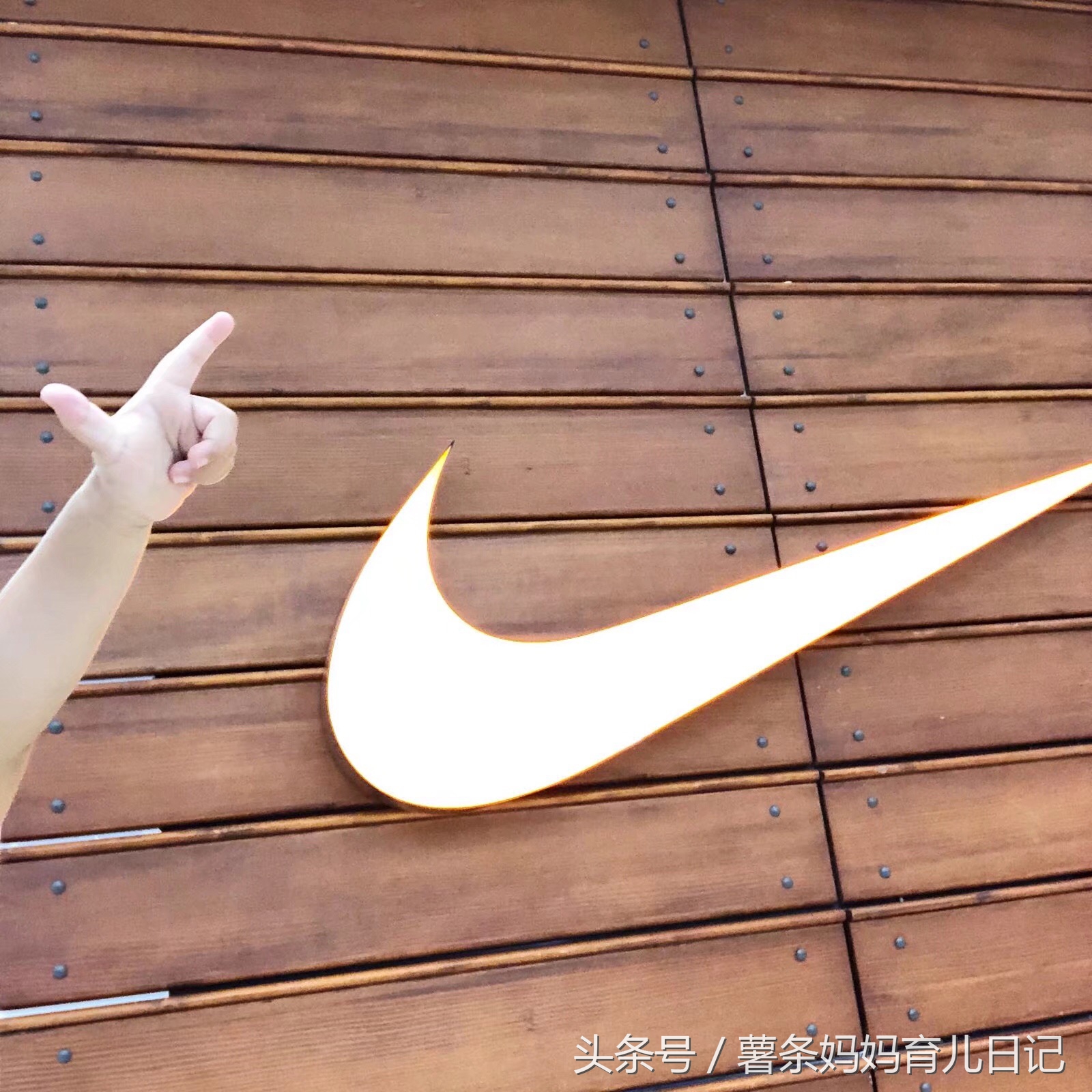 儿童耐克标志是啥,耐克的标志小孩