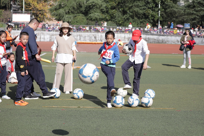 恩施市实验小学足球比赛,建始县实验小学2023运动会