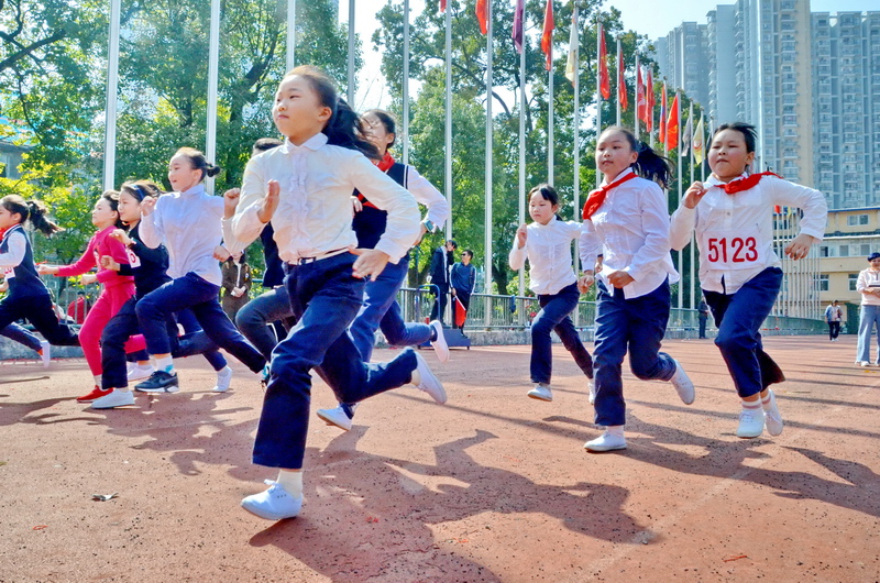 恩施市实验小学足球比赛,建始县实验小学2023运动会