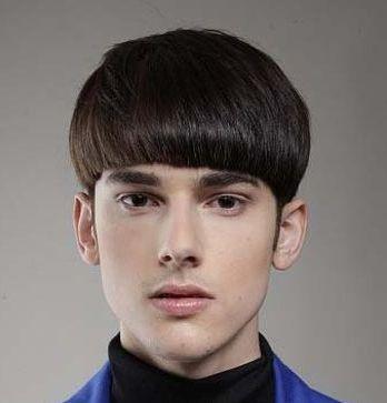 留学生有一种无法言说的「痛」叫做:“我在国外剪了个头发”