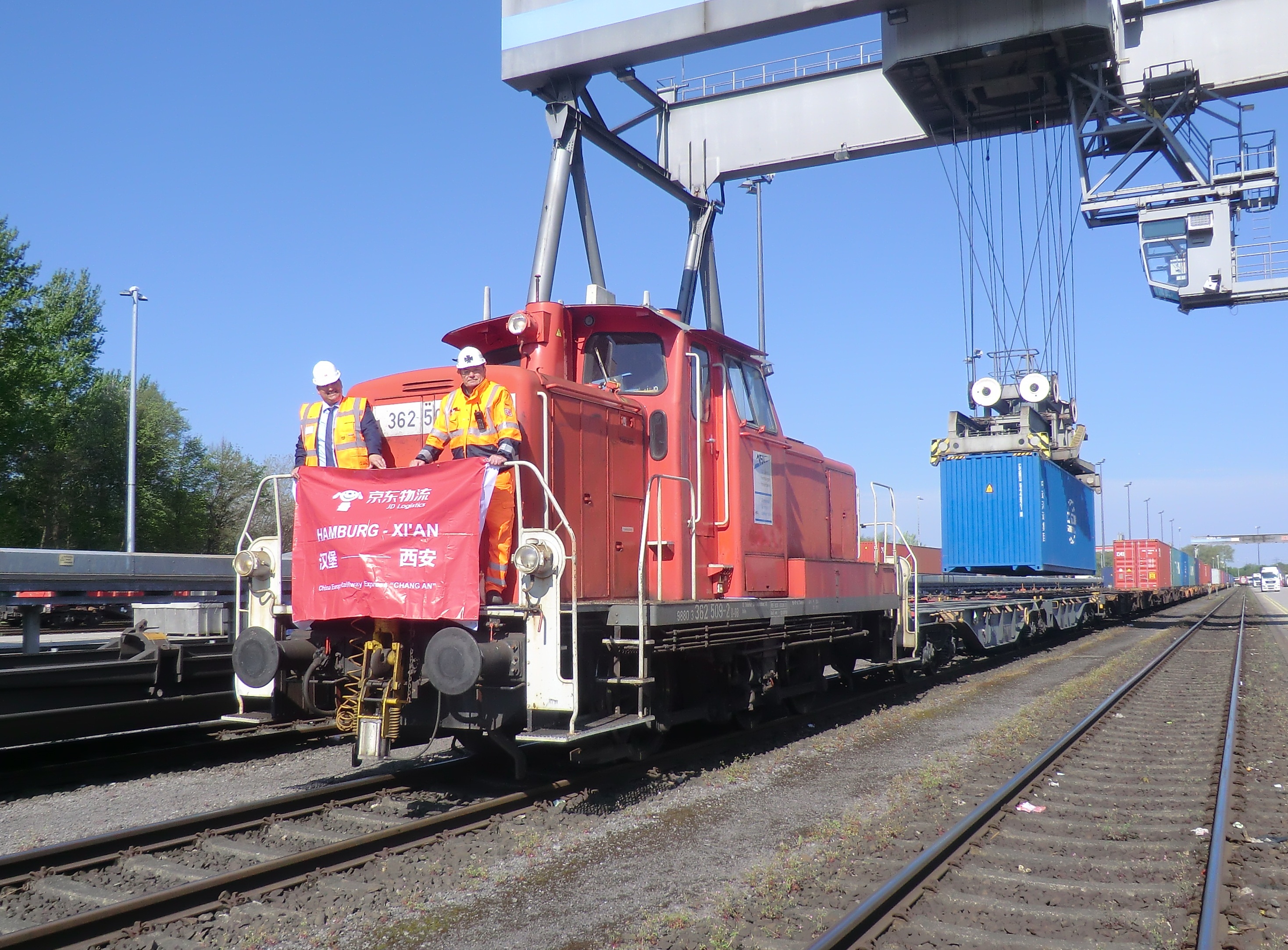 天上飞来外国货农家人足不出户也能“买全球”看京东物流在陕布局一件“全球购”串起的配送全“链条”