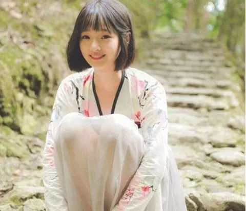 短发女2021流行发型圆脸免打理,40-50岁女人圆脸短发扎什么发型