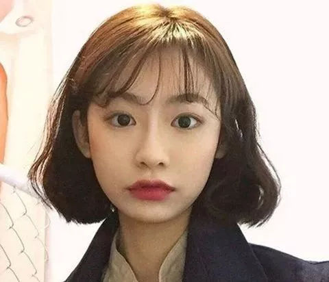 短发女2021流行发型圆脸免打理,40-50岁女人圆脸短发扎什么发型