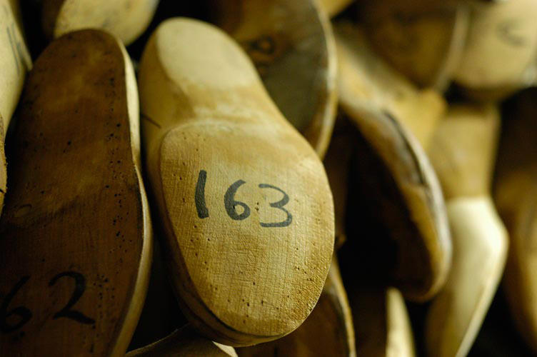 这家英国真正的百年老铺，号称只做舒适优雅的鞋