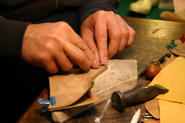 这家英国真正的百年老铺，号称只做舒适优雅的鞋