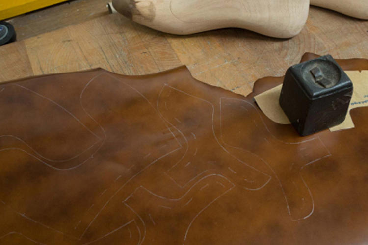 这家英国真正的百年老铺，号称只做舒适优雅的鞋