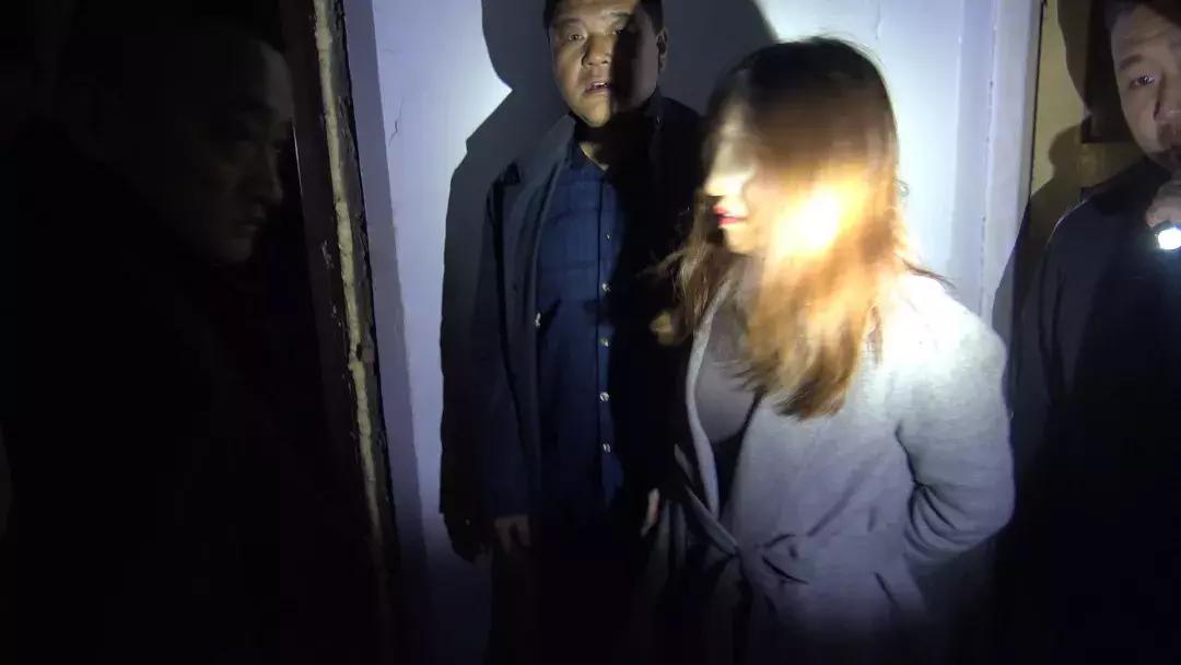 烟台立交桥下五个“洗头房”一夜被端！6人被拘！