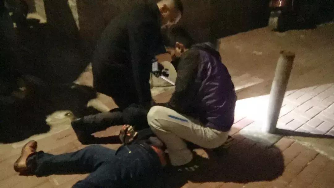 烟台立交桥下五个“洗头房”一夜被端！6人被拘！