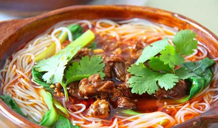 砂锅米线摆摊高汤,做砂锅米线高汤一天要多少