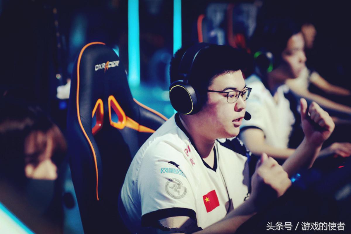 不求人直播吃鸡为啥是五排啊,虎牙吃鸡主播