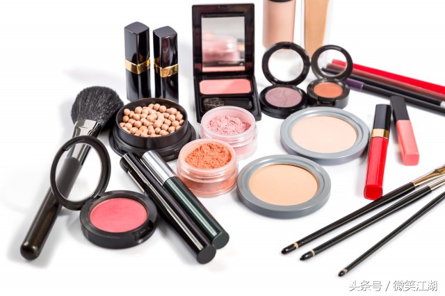 化妆时用气垫还是粉底液,化妆教程粉底粉饼选哪个