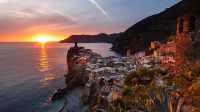 意大利五渔村风景微信头像,意大利五渔村海边小镇图片