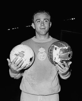 足球历史上100大巨星排名,足球史上的10大巨星分别是哪十位