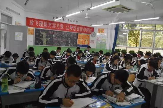 凌晨五点的衡水中学和北京四中,你见过凌晨5点的衡水中学吗