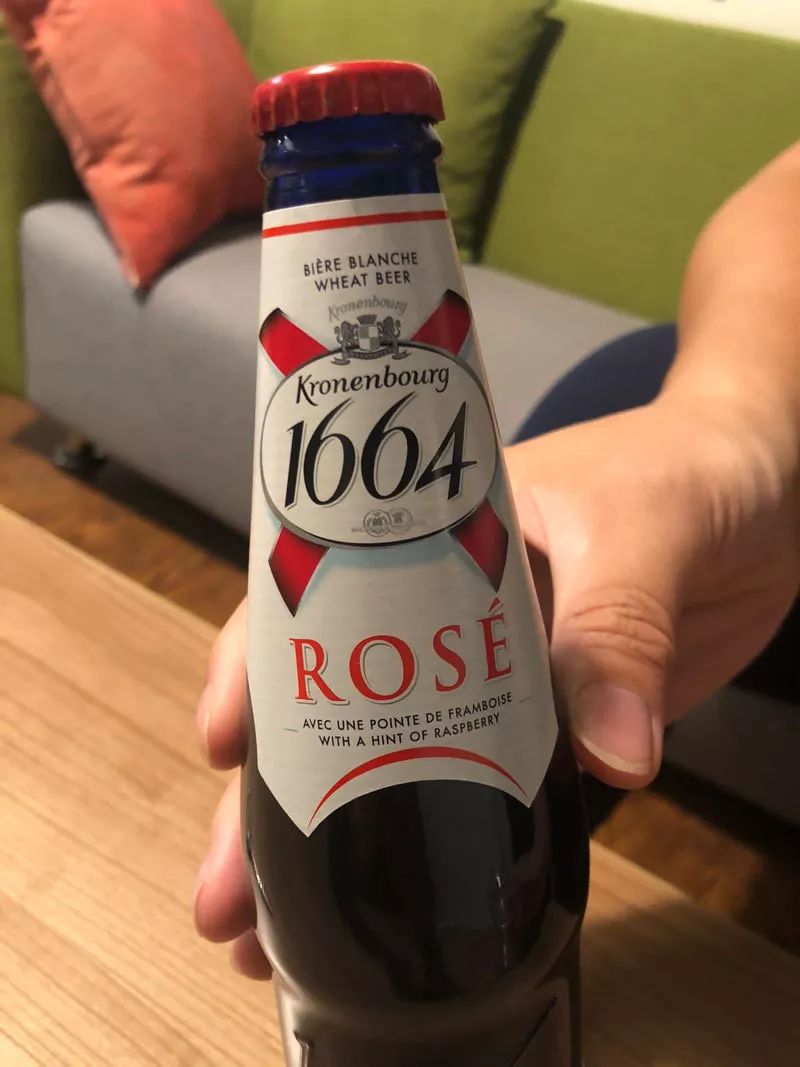 在便利店就能买到的啤酒,在便利店买了一罐啤酒