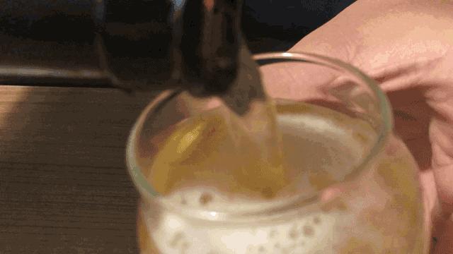 在便利店就能买到的啤酒,在便利店买了一罐啤酒