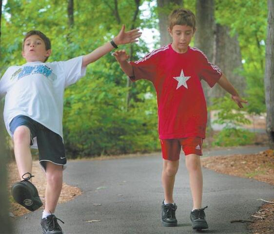 暴走鞋几岁以上的儿童可以穿,小朋友能穿的暴走鞋