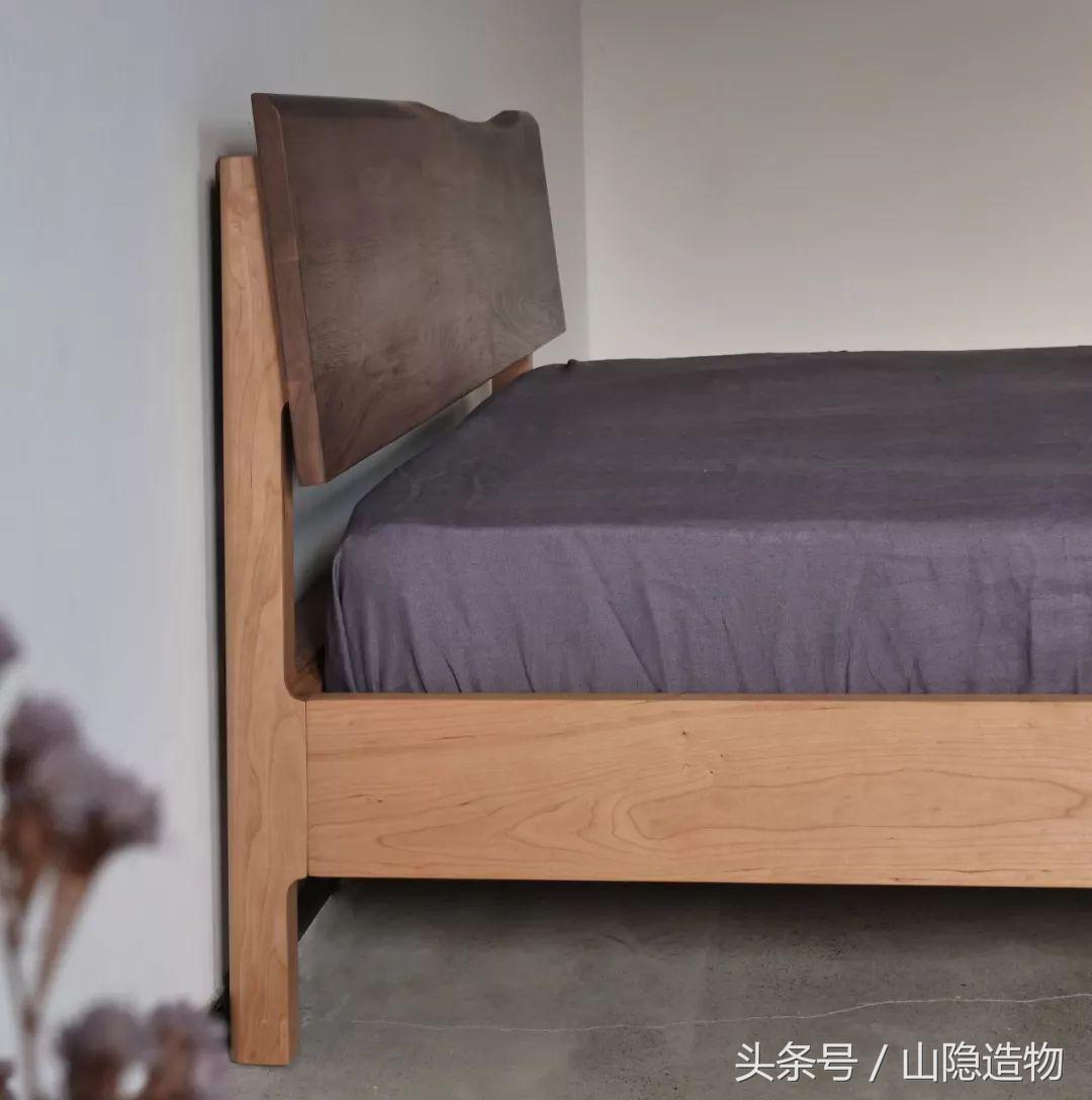 一个卧室一张双人床,一个房间两张实木床照片