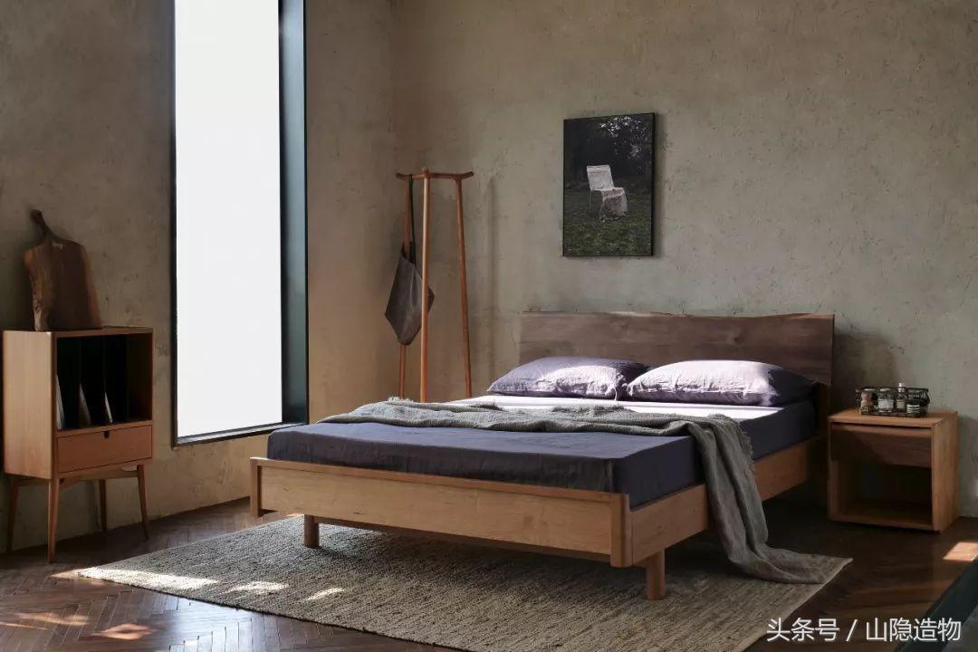 一个卧室一张双人床,一个房间两张实木床照片