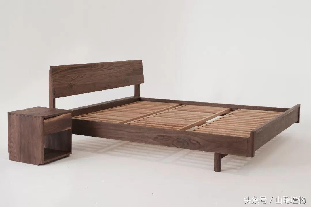 一个卧室一张双人床,一个房间两张实木床照片