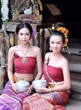 美女云南西双版纳傣族泼水节歌舞,2010西双版纳傣族万人泼水节