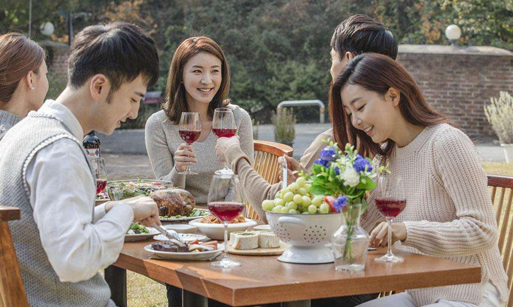 情侣约会电灯泡的作用,女生约会带电灯泡